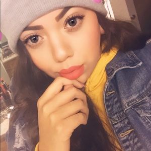 Meet your Posher, Elizabeth